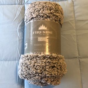 NWT Sherpa Throw Blanket